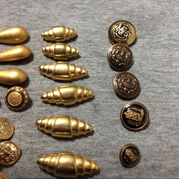 Vintage Golden Buttons Lot - Picture 3 of 13